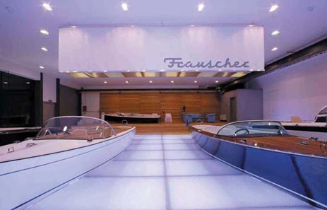 Ausstellungshalle Bootswerft Frauscher GmbH & CoKG; Architektur: arge.ateliers hochleitner.gebetsroither; Foto: © Lammer, Gmunden